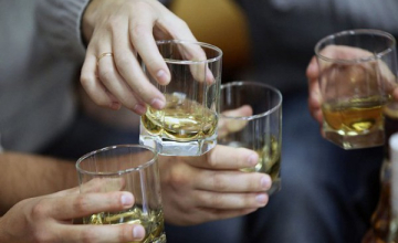 ახალქალაქში, საარჩევნო კომისიის წევრები ალკოჰოლს სვამდნენ და დამკვირვებელს შეურაცხყოფა მიაყენეს - TI