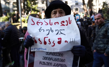 "უცხოეთის აგენტების შესახებ" კანონპროექტებს პარლამენტი ხუთშაბათს განიხილავს - დეკანოიძე