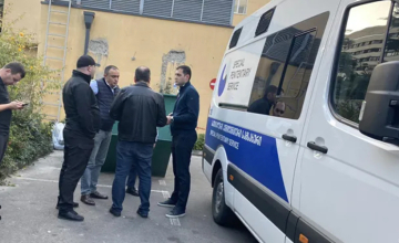 კლინიკიდან გაქცეული სამი პატიმრიდან ერთ-ერთი დაკავებულია