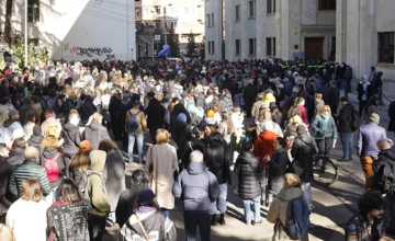 პარლამენტთან ე.წ. აგენტების შესახებ კანონპროექტების საწინააღმდეგო აქცია მიმდინარეობს