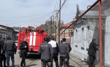 ახალციხეში ორ საცხოვრებელ სახლს ცეცხლი გაუჩნდა