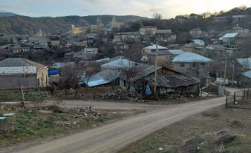 ტურისტული უბნის ორი სახე