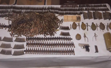 პოლიციამ თბილისსა და რეგიონებში უკანონო ცეცხლსასროლი იარაღები და საბრძოლო მასალა ამოიღო