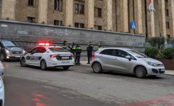 პარლამენტთან, სადაც დილამდე ე.წ. აგენტების კანონპროექტის საწინააღმდეგო აქცია მიმდინარეობდა, ამ დროისთვის სიმშვიდეა