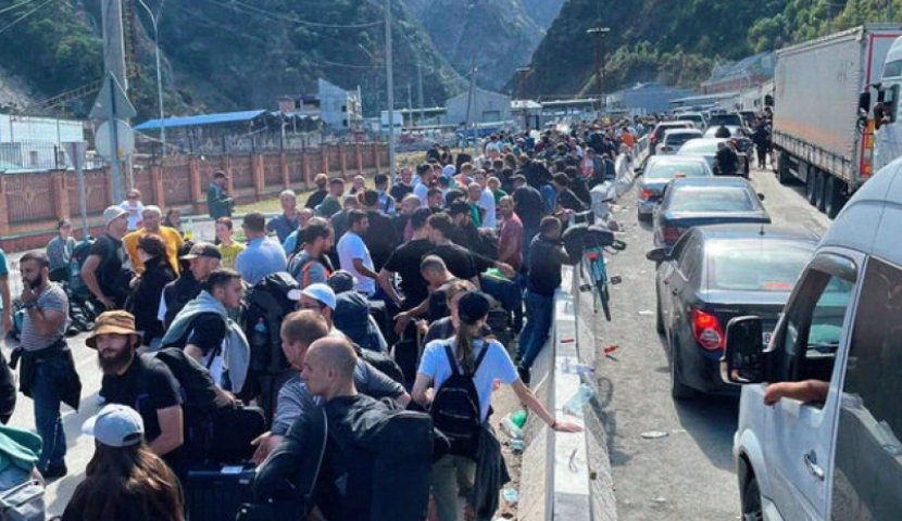 გამოცხადებული მობილიზაციის შემდეგ ქვეყნიდან დაახლოებით 700 000 ადამიანი გაიქცა - რუსული მედია