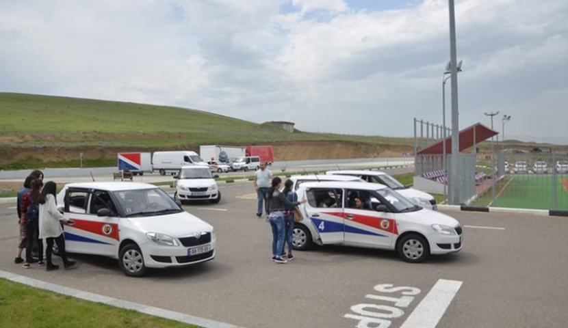 მართვის მოწმობის პრაქტიკული გამოცდის მეორე ეტაპზე 16 906 პირი ჩაიჭრა