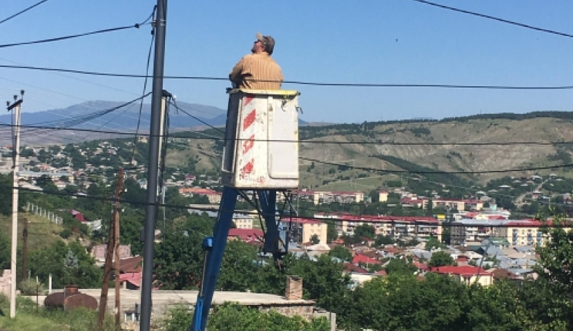 ზარზმელის ქუჩაზე ლამპიონები შეაკეთეს