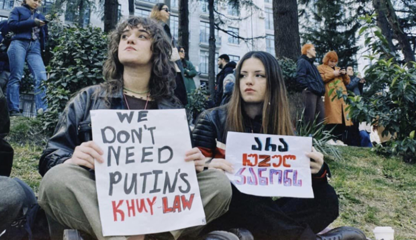 "მივესალმებით მმართველი პარტიის განცხადებას „უცხოური გავლენის გამჭვირვალობის შესახებ“ კანონპროექტის გაწვევის შესახებ" -ევროკავშირი