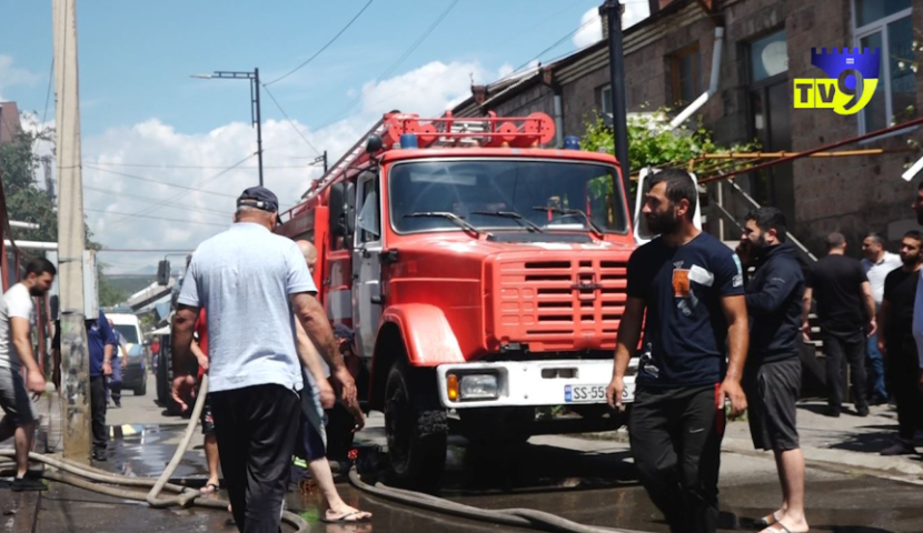 "ცოლის და შვილის გადასარჩენად ცეცხლმოკიდებულ სახლში შევარდა" - რას ჰყვებიან ხანძრის თვითმხილველები