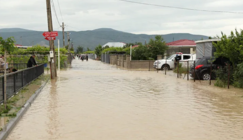 თბილისსა და ოთხ რეგიონში სტიქიას ებრძვიან