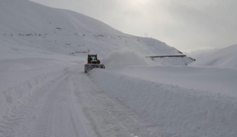 გოდერძის უღელტეხილზე ავტოტრანსპორტის მოძრაობა აკრძალულია