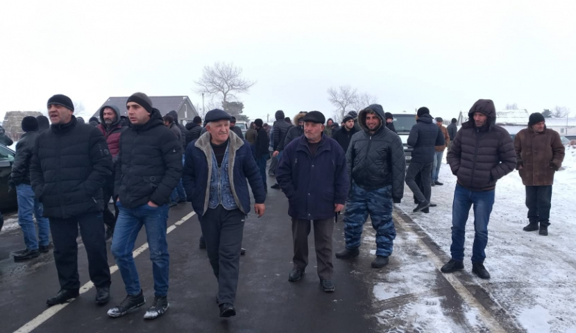 Գորելովկայի բնակիչները ճանապարհը փակել են - բողոքի ցույց Նինոծմինդայում
