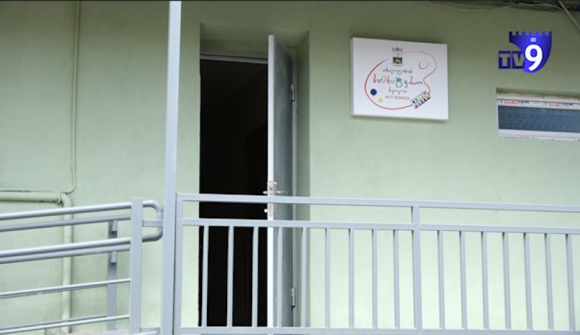 მოხალისეებმა უკრაინელების დასახმარებლად ჰუმანიტარული ტვირთის შეგროვება სამხატვრო სკოლაში დაიწყეს