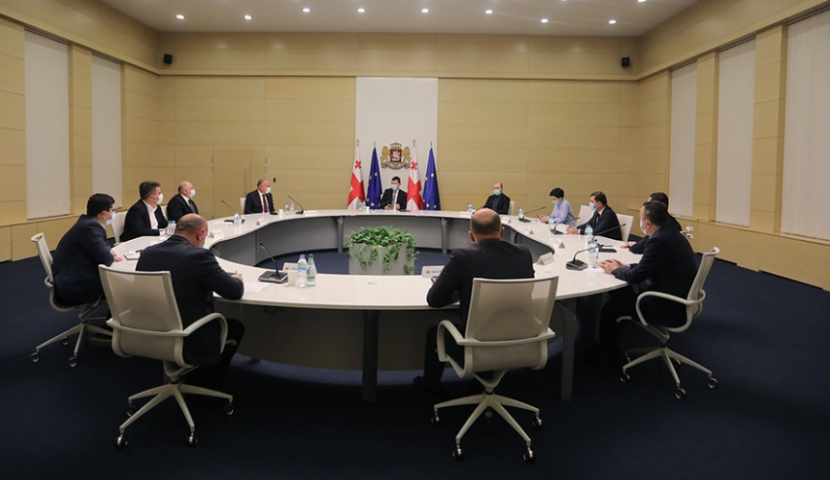 პრემიერმა რწმუნებულებს რეგიონებში არსებული ვითარების ეფექტიანად მართვა დაავალა