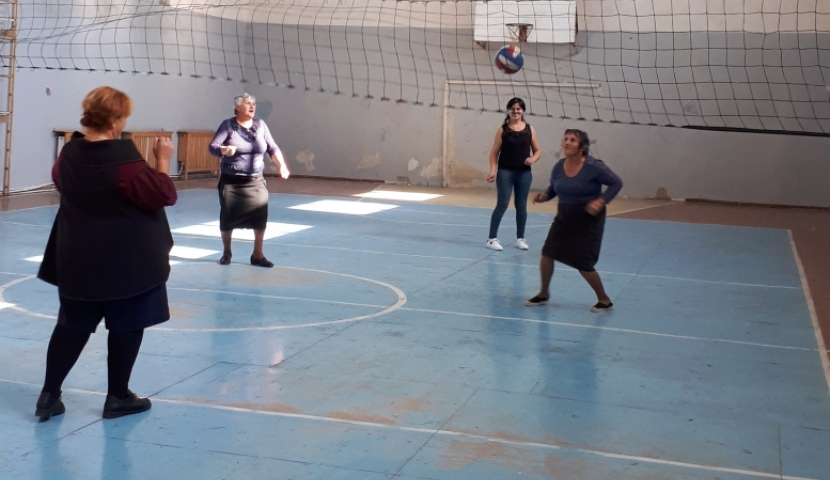 ფრენბურთის მოყვარულ ქალებს შორის ტურნირი იწყება