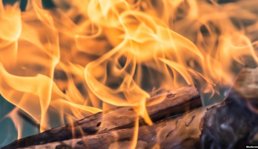 სოხუმის უღელტეხილზე 200 ჰექტარი ტყის მასივი იწვის