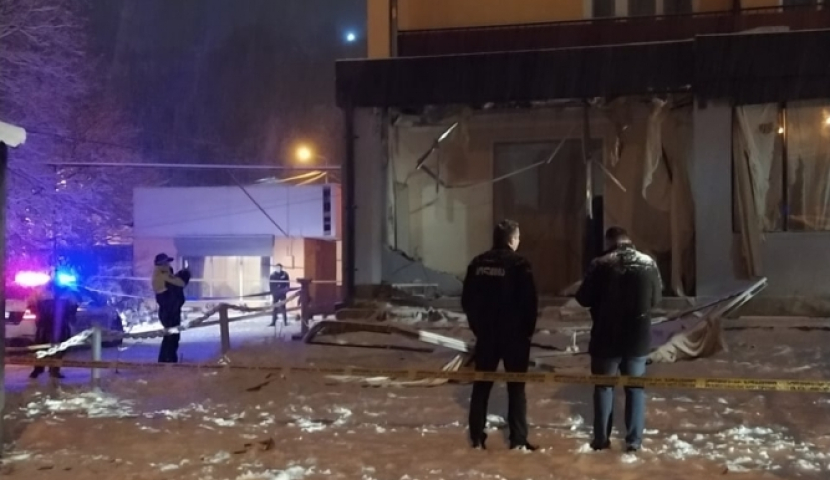 კორპუსის ნანგრევებიდან მაშველებმა ორი ადამიანი გამოიყვანეს