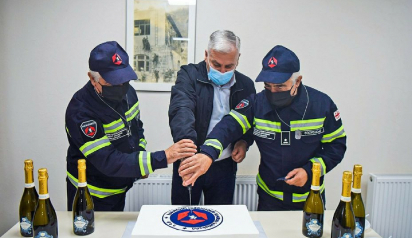 ბაკურიანში 60 წლის მეხანძრე-მაშველ ტყუპ ძმებს სამოქალაქო უსაფრთხოების მაიორის წოდება გადაეცათ 