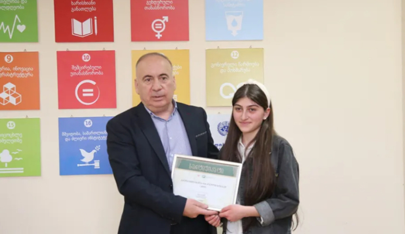 სოფელ ანის საჯარო სკოლის მოსწავლემ ესეების კონკურსში გაიმარჯვა