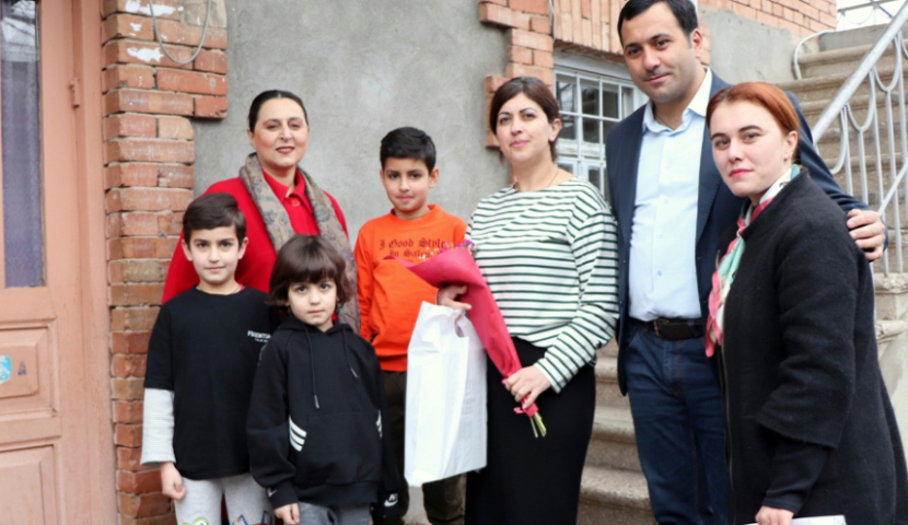 ახალციხეში მცხოვრებ მრავალშვილიან დედებს დედის დღე მიულოცეს