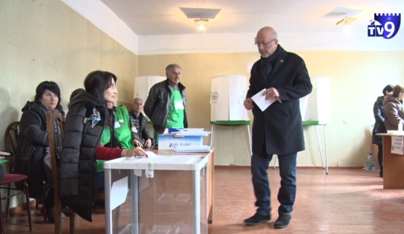 ახალციხისა და ადიგენის მაჟორიტარმა დეპუტატმა ხმა ახალციხის #28 საარჩევნო უბანზე მისცა