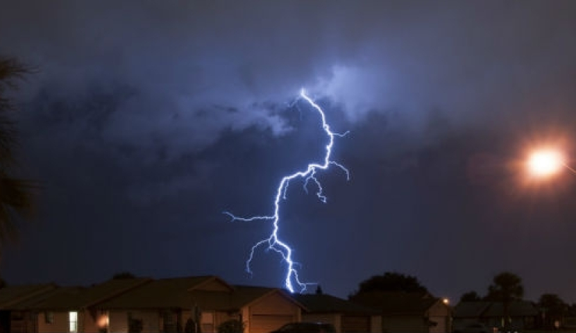 ვალეში, მეხის დაცემის შედეგად, მოსახლეობას ელექტროტექნიკა დაეწვა 