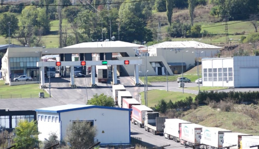 მეოთხე დღეა ვალეს საბაჟოზე 400-მდე ტრაილერია გაჩერებული