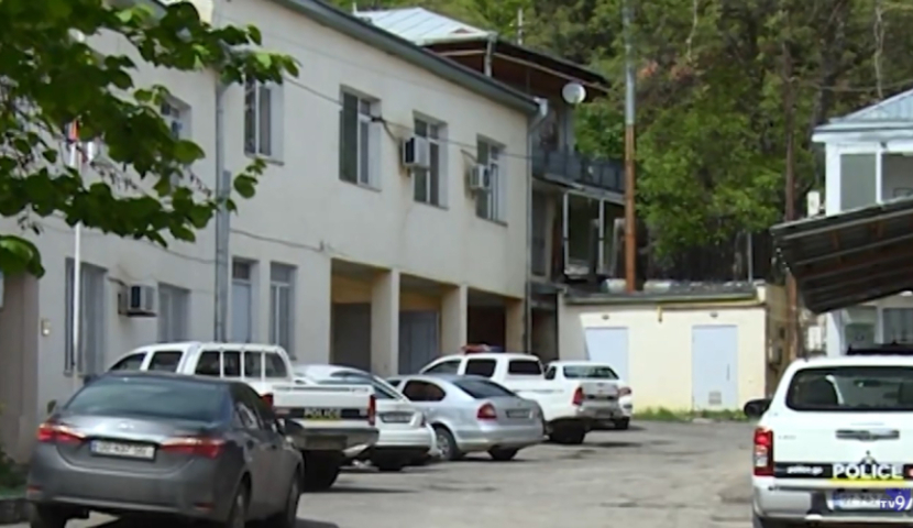 "შიშით იცხოვრა ჩემმა შვილმა 18 წელი" - ბორჯომში დაჭრილი ქალის დედა