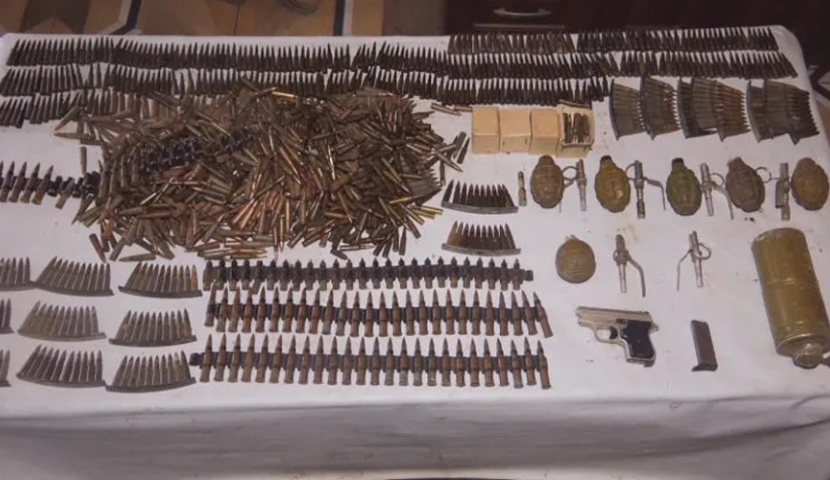 პოლიციამ თბილისსა და რეგიონებში უკანონო ცეცხლსასროლი იარაღები და საბრძოლო მასალა ამოიღო