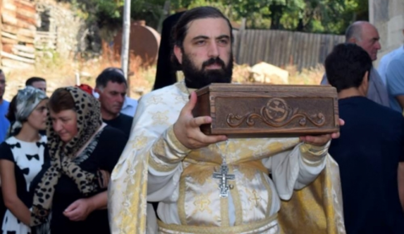 მამა ნიკოლოზი: ,,უფლის დედამ დაუტევნელი დაიტია" (ვიდეო)