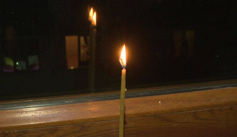 რისი სიმბოლოა ანთებული სანთელი და რატომ იდგმება სარკმელში შობის ღამეს?