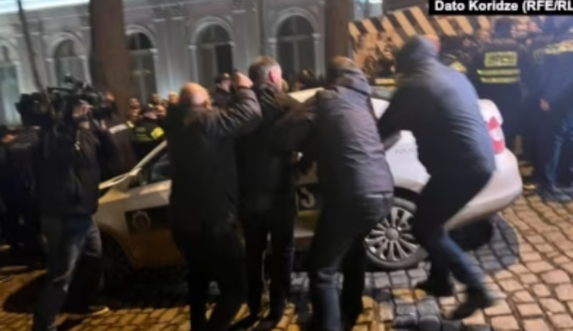 Խորհրդարանի մոտ ձերբակալել են 36 անձի. ՆԳՆ