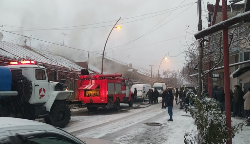 ახალციხეში, პაატა ნათენაძის ქუჩაზე ხანძარია
