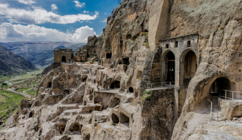 Forbes-მა ვარძია მსოფლიოში შვიდ შთამბეჭდავ ადგილს შორის დაასახელა