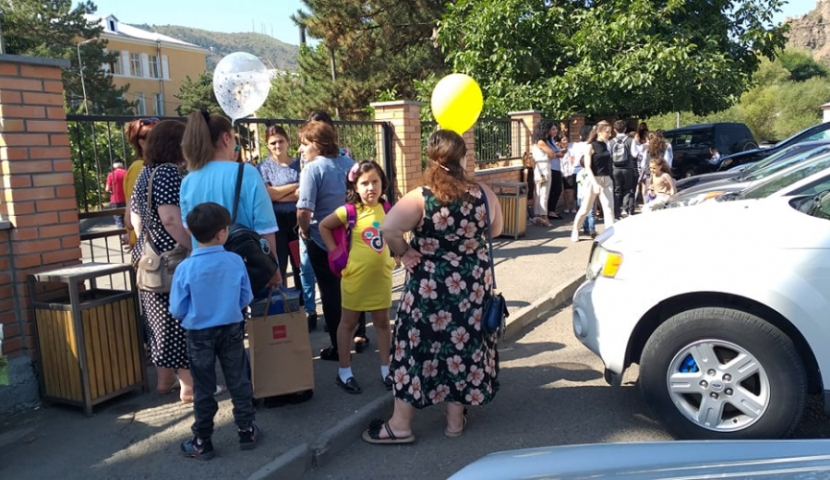 რა რეგულაციები უნდა დაიცვან მშობლებმა და ბავშვებმა სკოლაში?