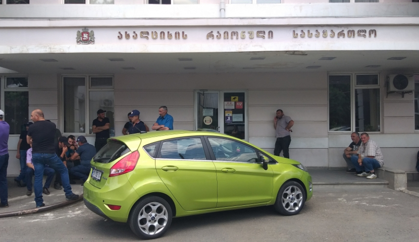 დეპუტატ მკოიანის ძმიშვილის და სამველ პეტროსიანის სასამართლო სხდომა თარჯიმნის არყოფნის გამო გადაიდო