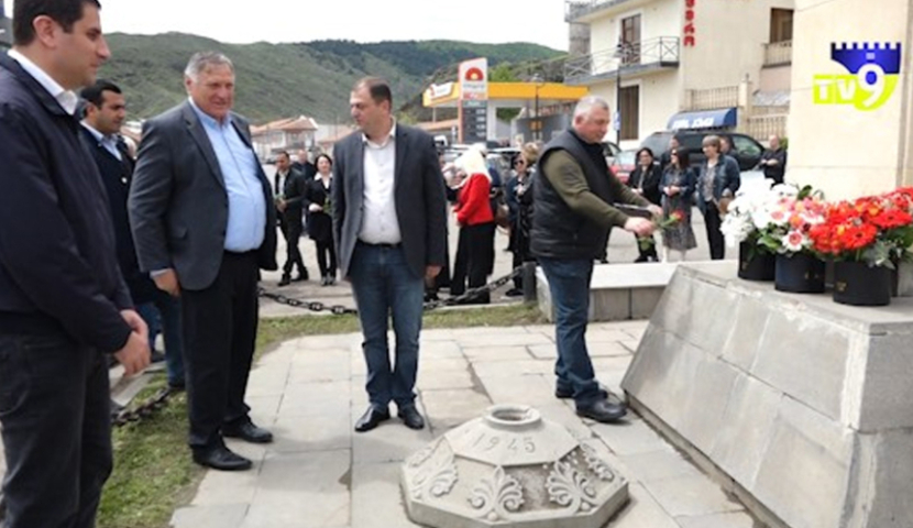 ახალციხეში, მეორე მსოფლიო ომის ობელისკი ყვავილებით შეამკეს