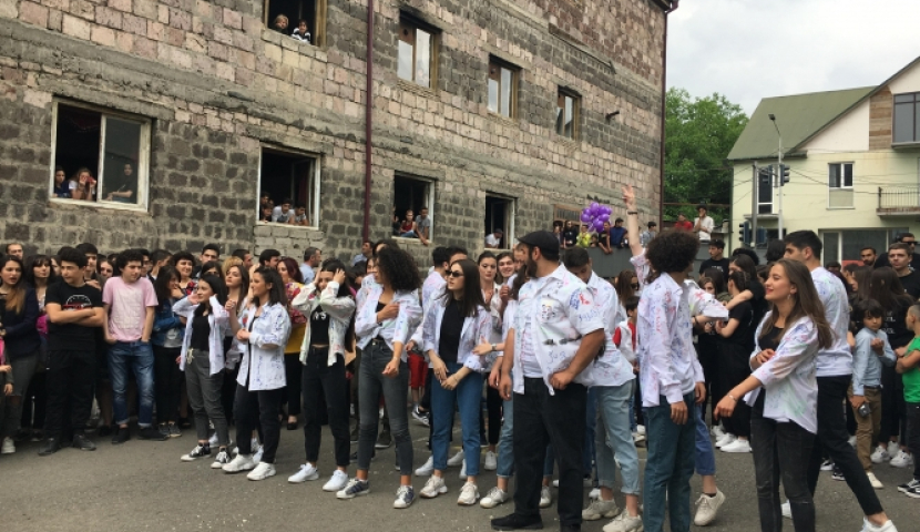 ბანკეტი, რომელიც მშობლებს „ძვირად უჯდებათ“