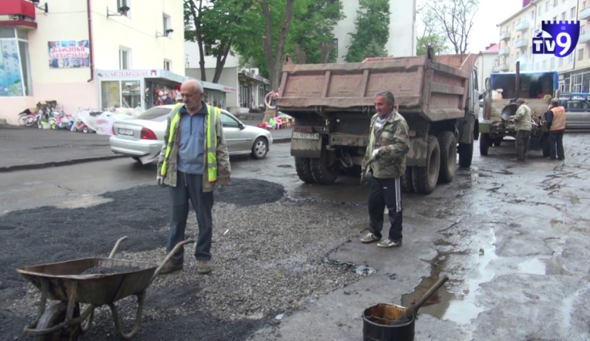 ახალციხეში, კოსტავას ქუჩაზე ასფალტი წვიმაში შეაკეთეს