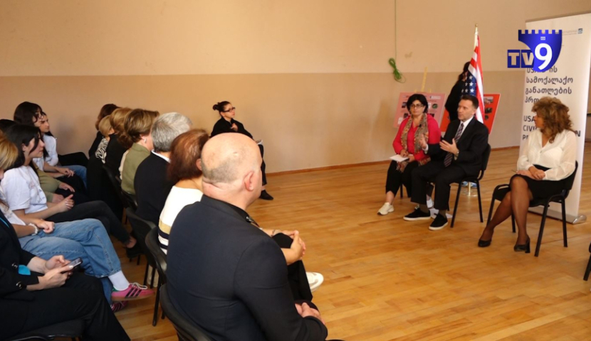 USAID-ის დირექტორი ჯონ პენელი  ახალციხელ მოსწავლეებს შეხვდა