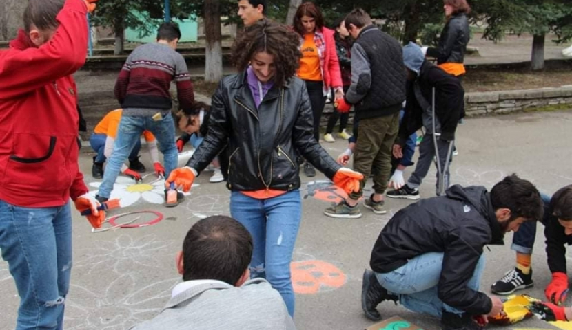 ადიგენში ახალგარზდებმა ზებრები მოხატეს 