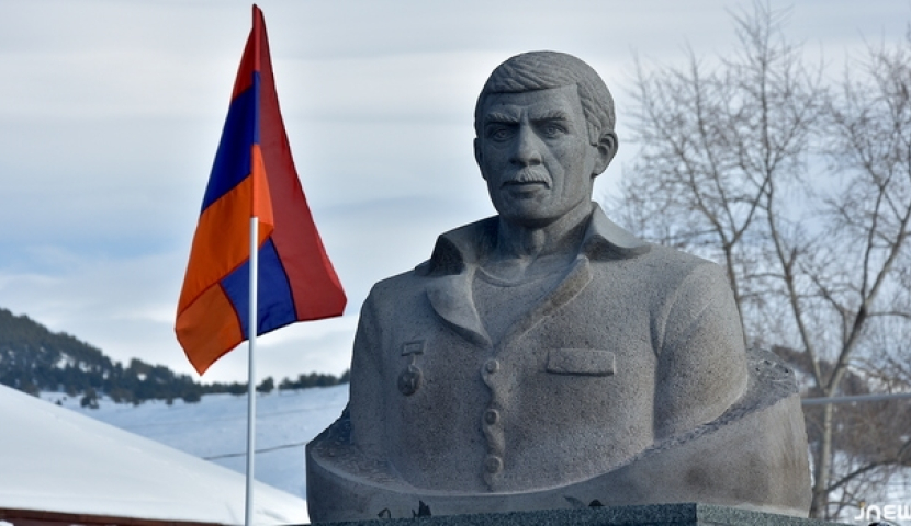 სოფლის გმირის სადავო ძეგლი