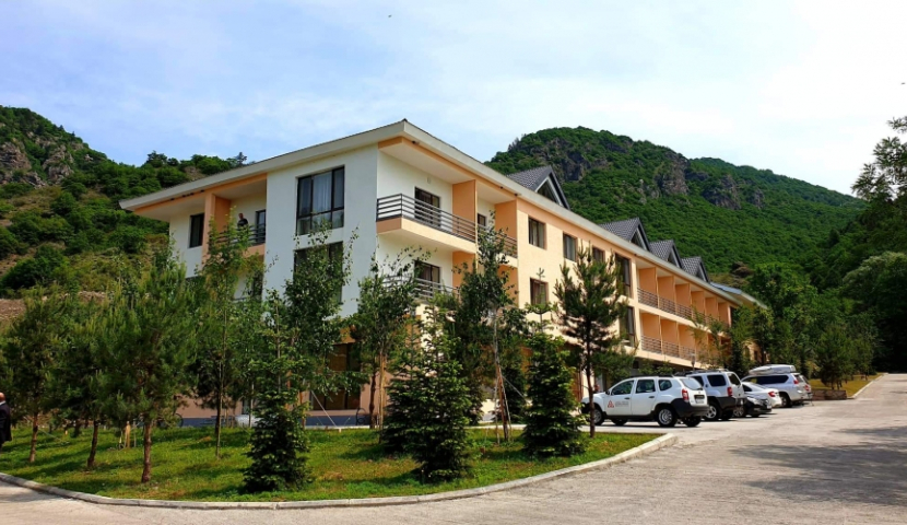 აბასთუმნის ფილტვის ცენტრს თანამშრომლების სახელფასო დავალიანება აქვს