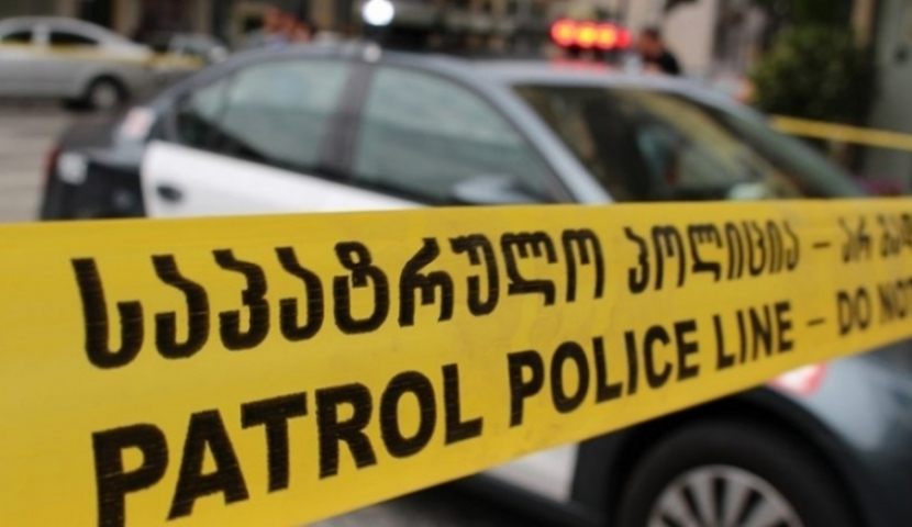 ფარეხაში მანქანა ამოტრიალდა