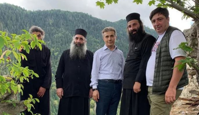 ბიძინა ივანიშვილმა მიტროპოლიტ თეოდორესთან ერთად აბასთუმანში მდებარე თამარის ციხე დაათვალიერა