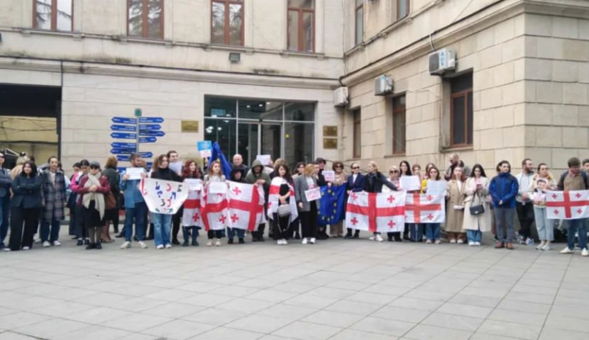 რუსულ კანონს აპროტესტებენ რეგიონებშიც