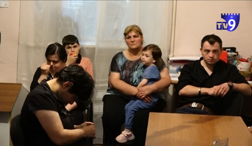  სომხურმა სამოციქულო ეკლესიამ შშმ პირებს სურსათი გადასცა 