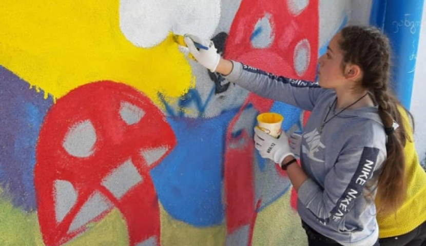 ახალგაზრდებმა კედელი მოხატეს (ფოტო გალერეა)