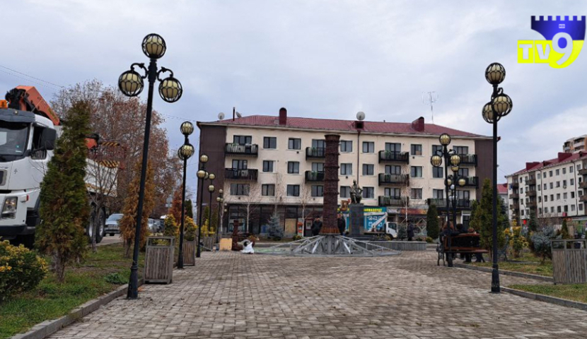 ახალციხეში მთავარ ნაძვის ხეს აწყობენ