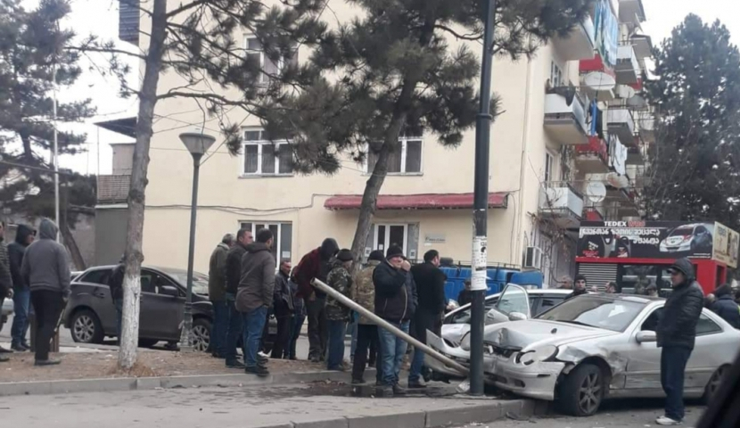 ახალციხეში ერთმანეთს ორი მანქანა შეეჯახა